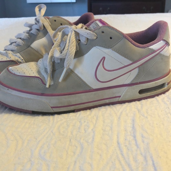 Nike sneakers - Picture 2 of 4